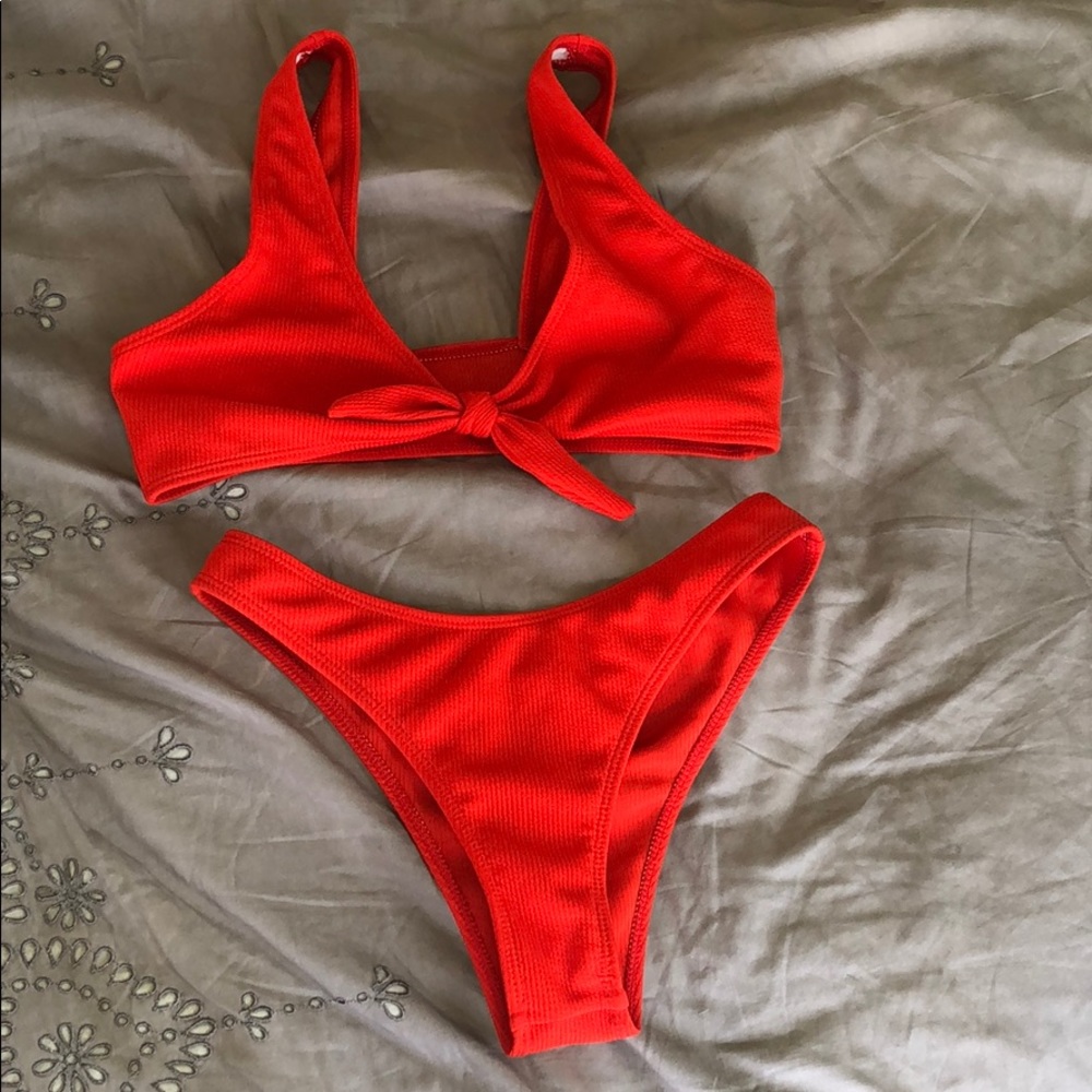 Red knotted Bikini set